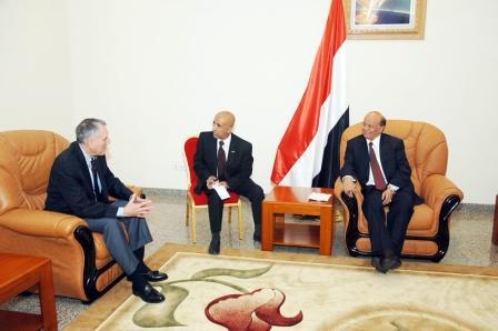 نائب الرئيس لدى استقباله وفد مجلسي الكونغرس والنواب الأمريكي أمس